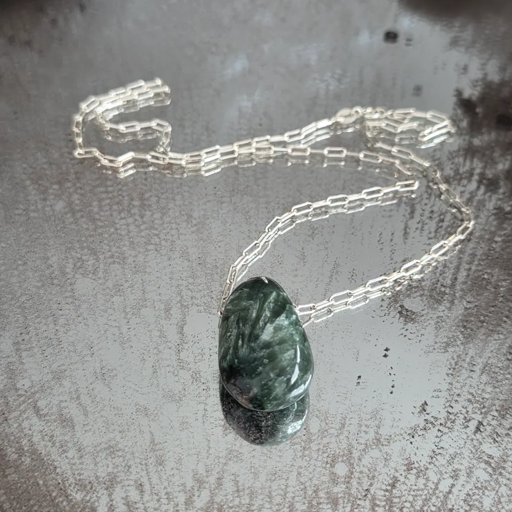 Колие с серафинит модел SILVER DROP
