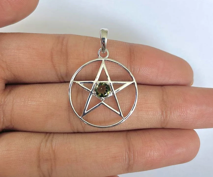 Молдавитен и сребърен медальон | Star