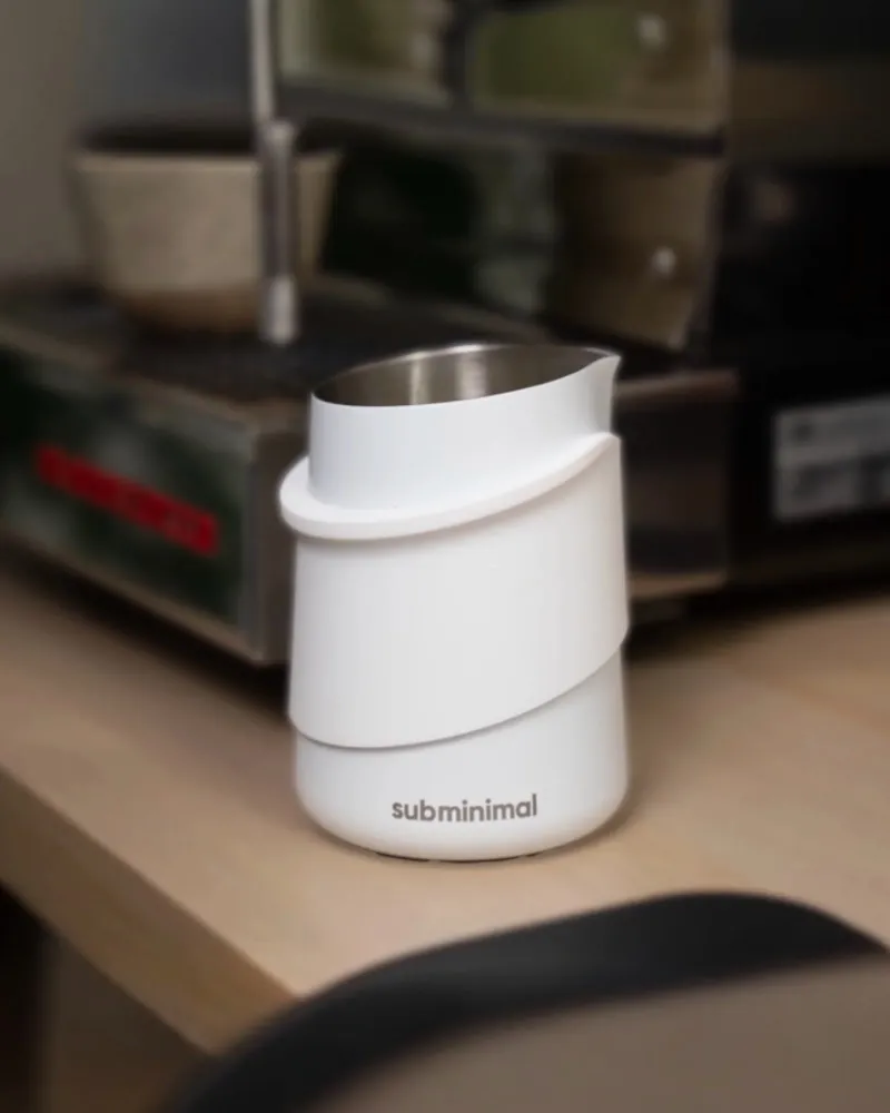 Каничка за мляко Subminimal FlowTip без дръжка 450 ml - Бяла