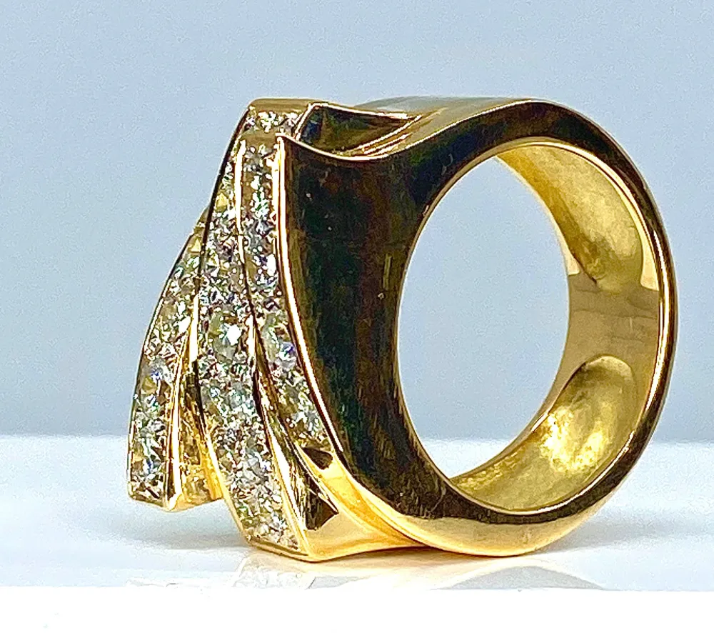 Пръстен в стил лента за глава Tank Диаманти от жълто злато
