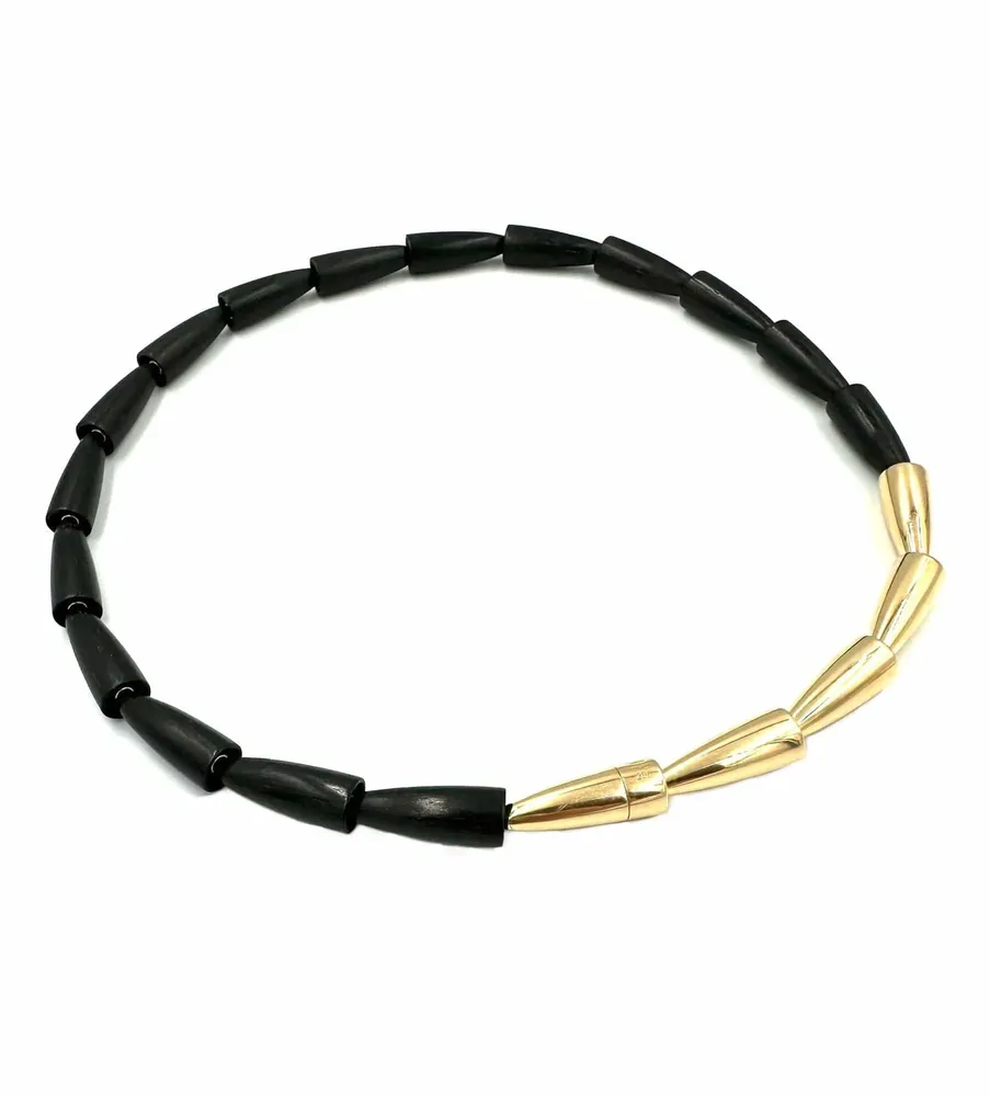 Vhernier. "Calla" Ebony и жълто злато 18k колие