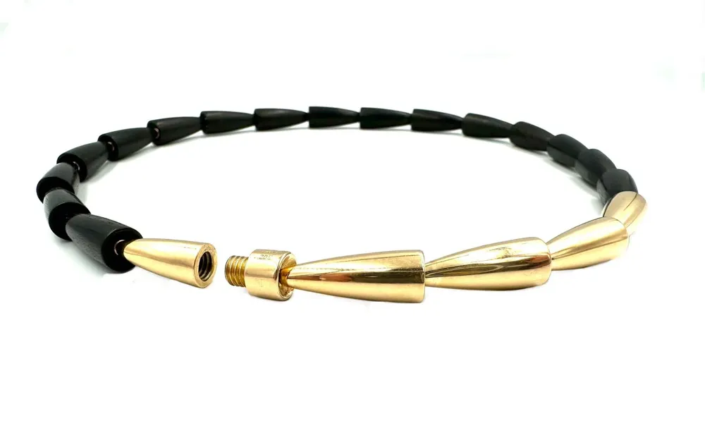 Vhernier. "Calla" Ebony и жълто злато 18k колие
