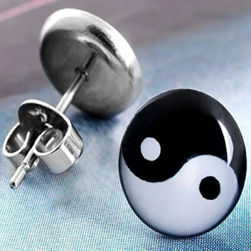Обeци с винт Yin Yang в черно и бяло